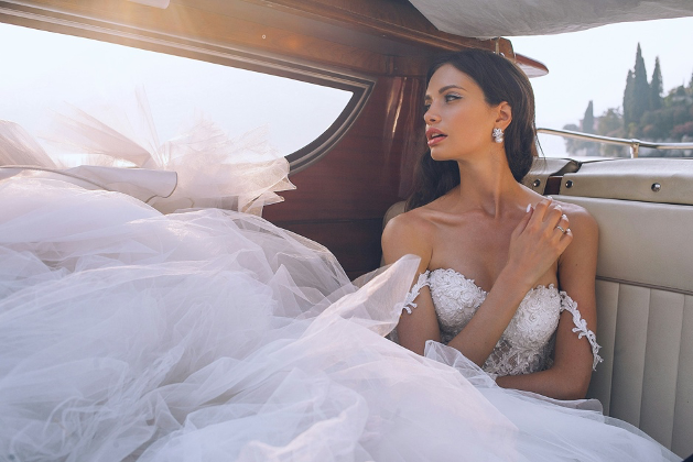 Bridal Glow Guide: How to Apply Body Shimmer That Won't Rub Off on Your White Dress