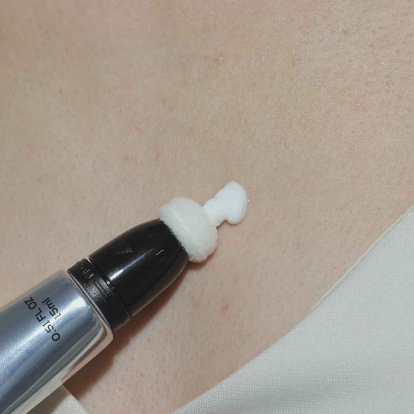 video of applying cffinder body glow lotion