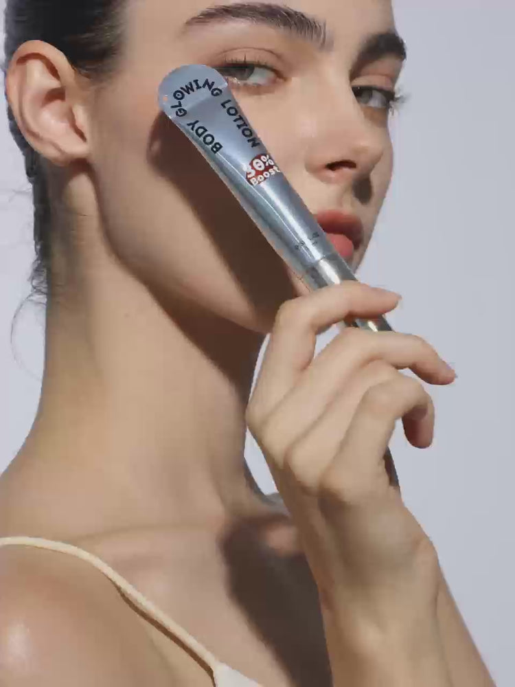 The model applied cffinder body glow to her upper chest, contrasting the natural radiance of the treated area with its previous dullness.